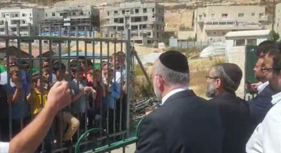 גפני הזהיר את הילדים: אנחנו בסכנה גדולה