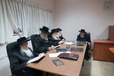 דייני 'העדה' בדיון