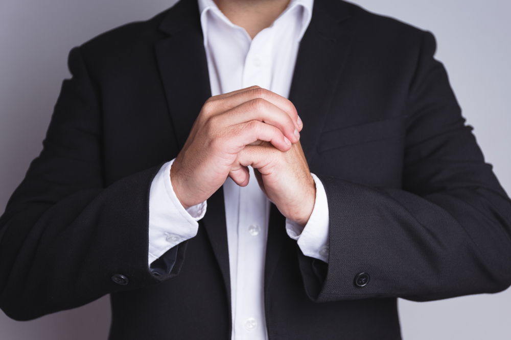 זה מה שקורה לגוף כשאתם עושים "קנאקים" באצבעות