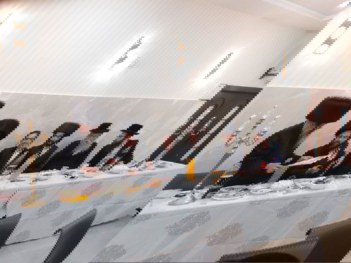 נותי פוקס התארס ושימח את אורחיו • צפו