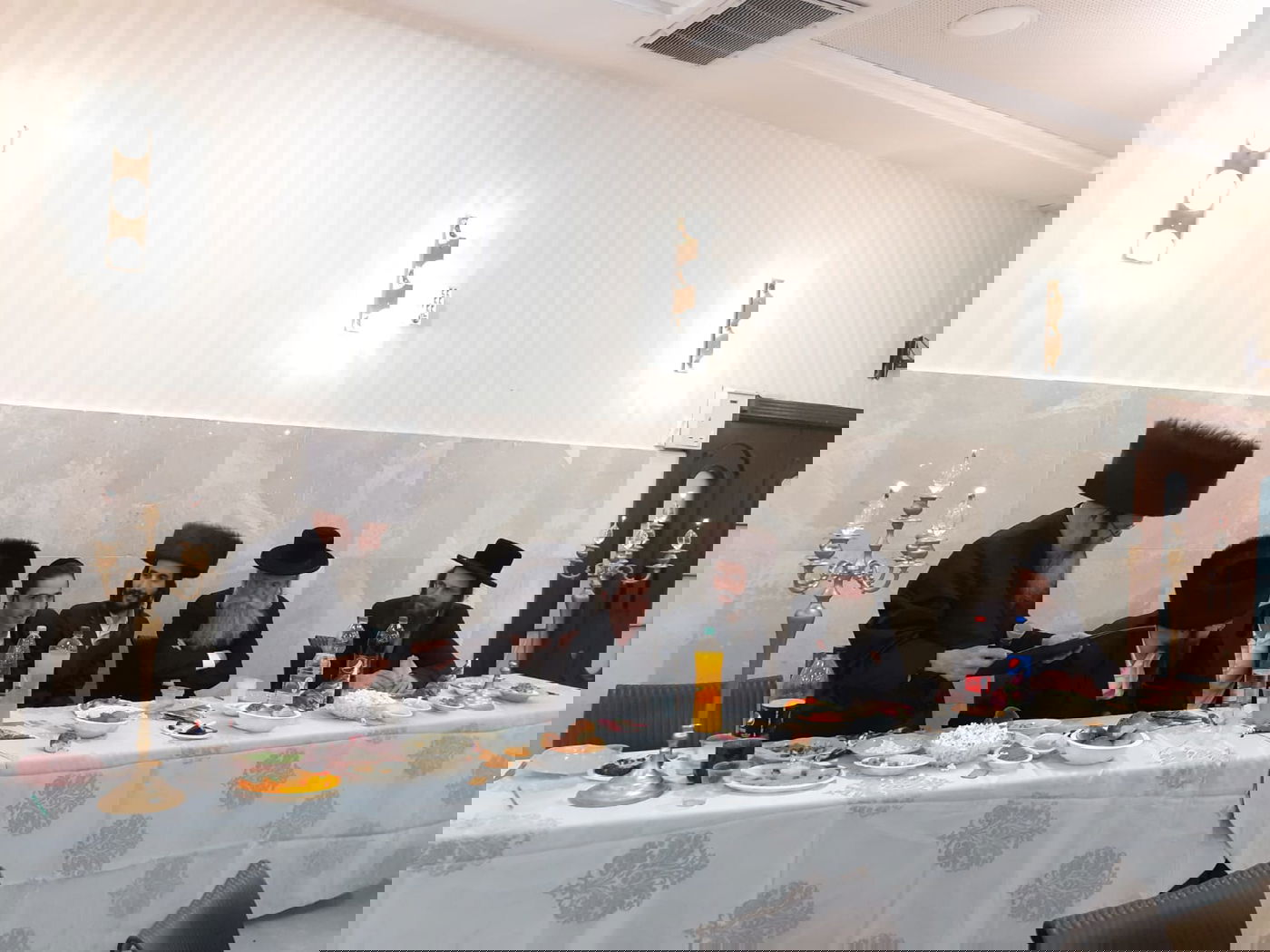 נותי פוקס התארס ושימח את אורחיו • צפו