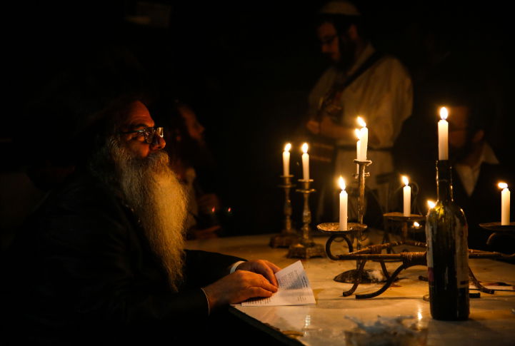 לאור הנר, עם גיטרות: אמירת הסליחות ביישוב כדיתה