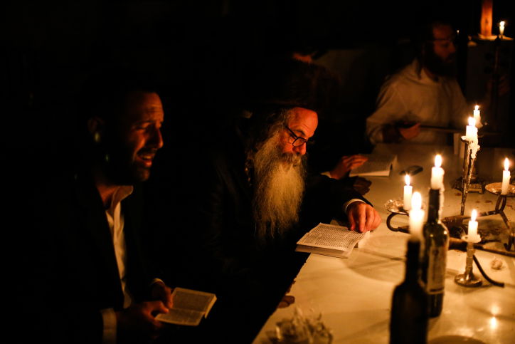 לאור הנר, עם גיטרות: אמירת הסליחות ביישוב כדיתה