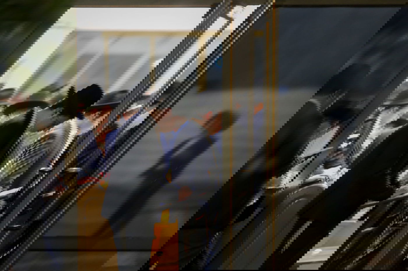 בְּמוֹצָאֵי מְנוּחָה קִדַּמְנוּךָ תְּחִלָּה • סליחות ראשונות ב'חברון'