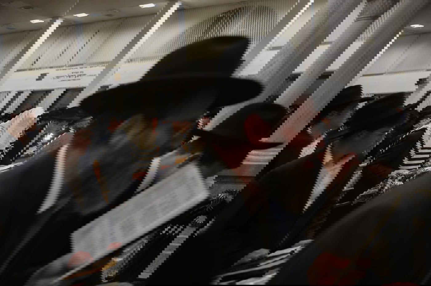 בְּמוֹצָאֵי מְנוּחָה קִדַּמְנוּךָ תְּחִלָּה • סליחות ראשונות ב'חברון'