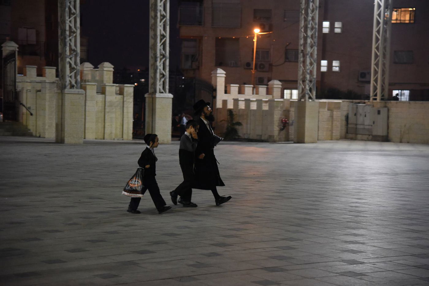 הסליחות הראשונות בחצר הקודש בעלזא