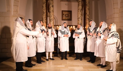 מוטי ויזל, נשמה ודודי לינקר עם 'מלוך' הויז'ניצאי