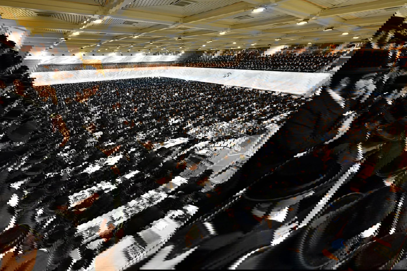 תיעוד: ה'סליחות' בצאנז - אלפים, לפנות בוקר