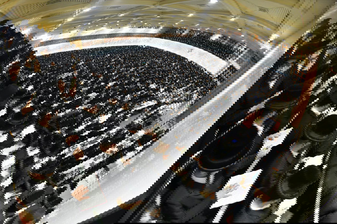 תיעוד: ה'סליחות' בצאנז - אלפים, לפנות בוקר