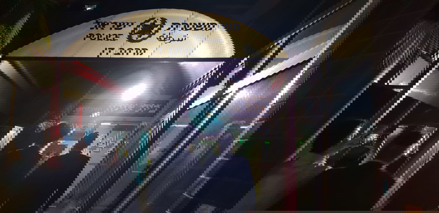 ראש העיר בתחנת המשטרה