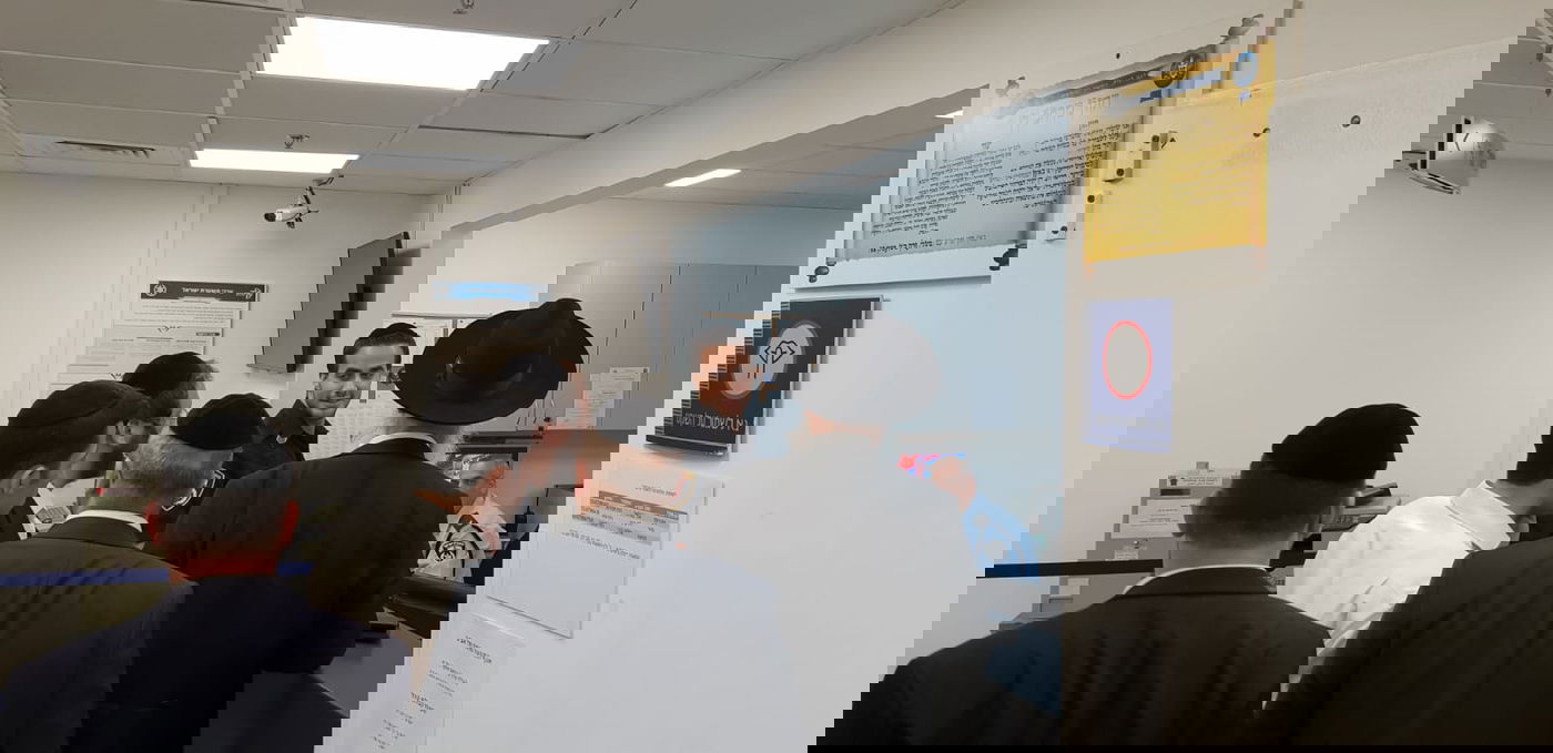 ראש העיר בתחנת המשטרה