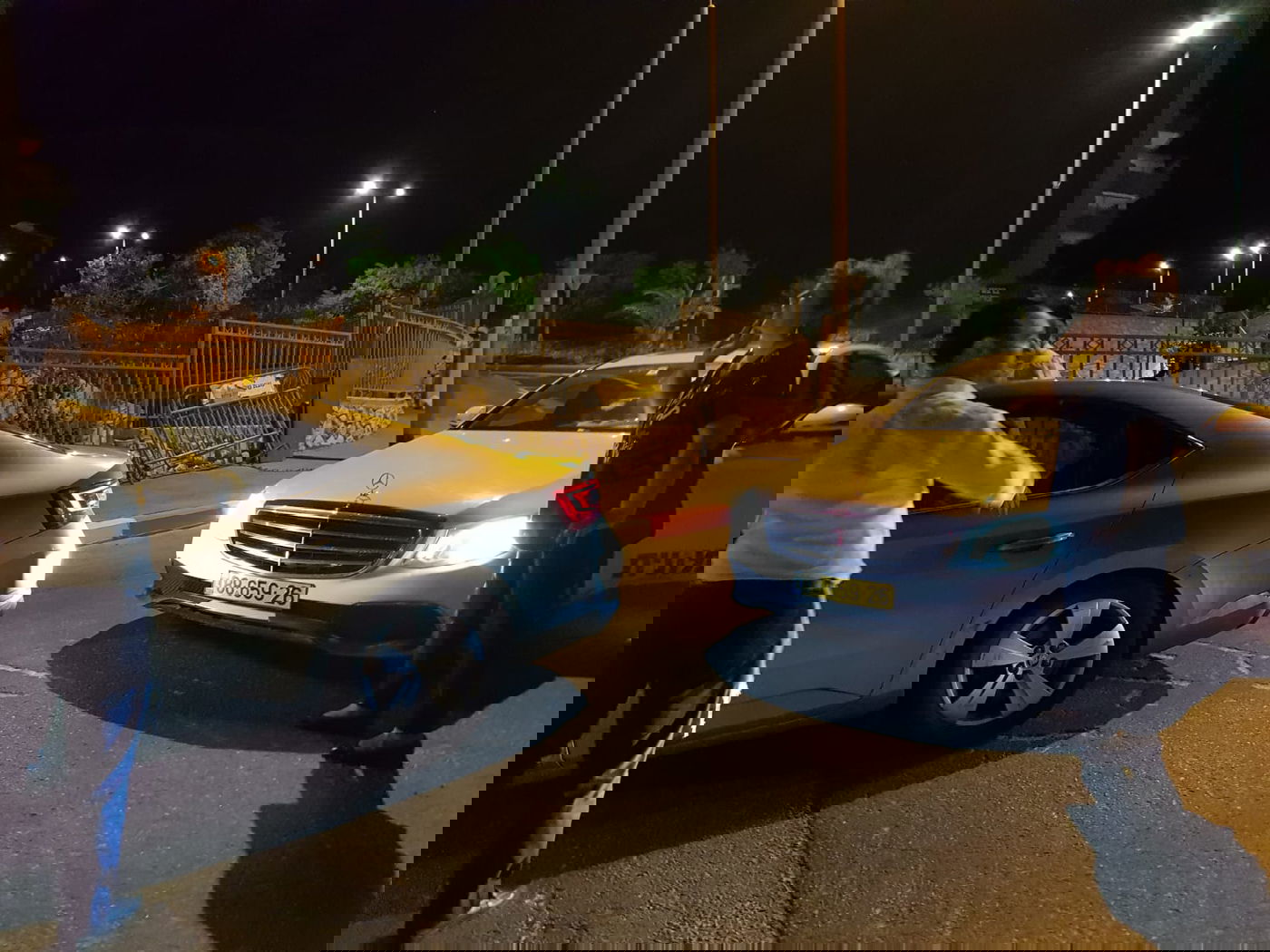 נהגת מונית התנגשה ברכבו של מקלב - אך הוא ויתר לה. צפו