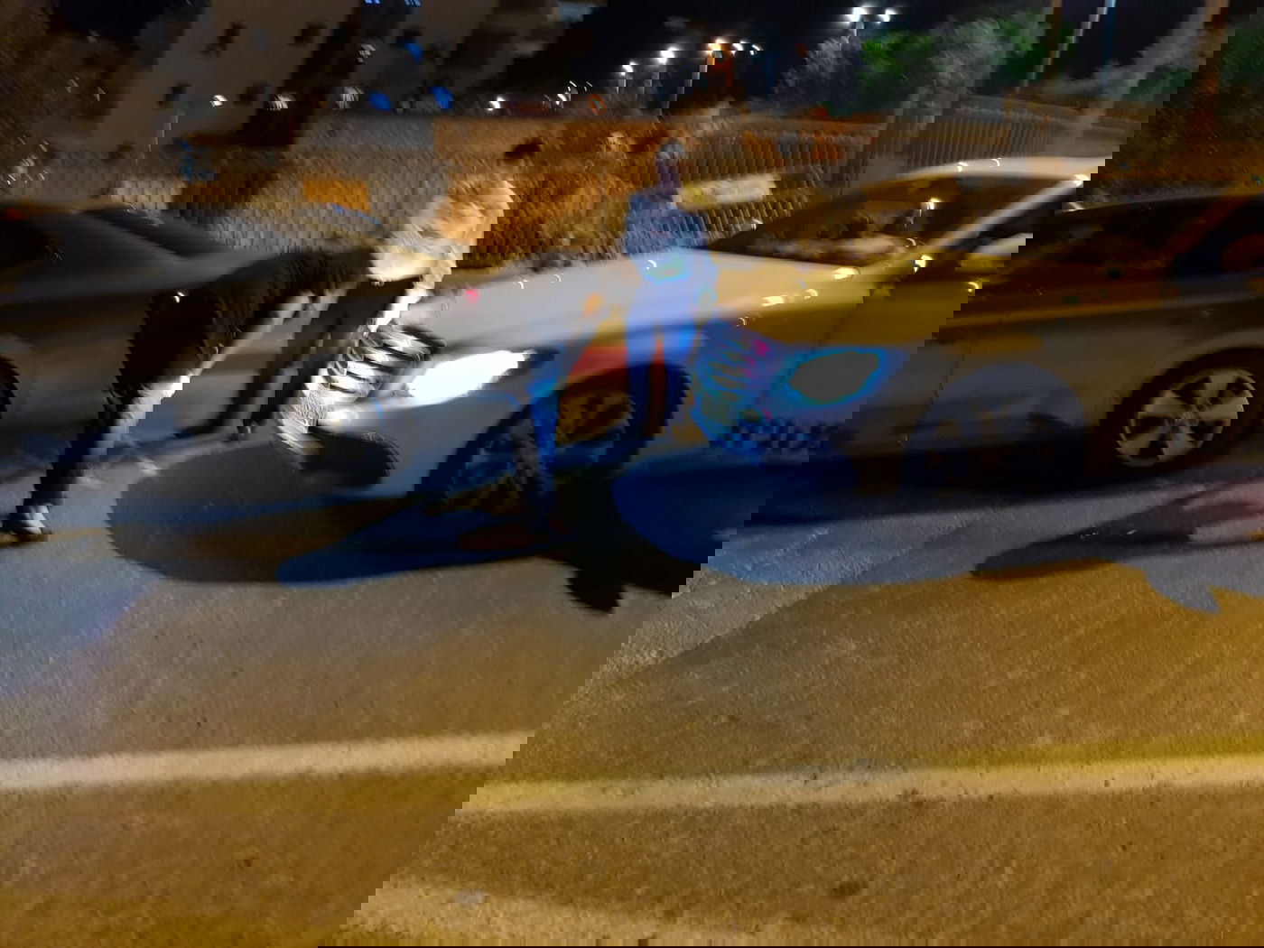 נהגת מונית התנגשה ברכבו של מקלב - אך הוא ויתר לה. צפו