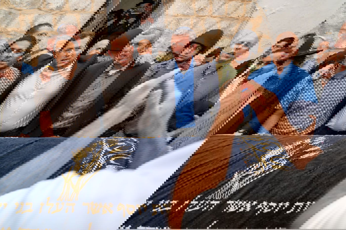 מאות בקבר יוסף: לוחמים חשפו מטען. צפו