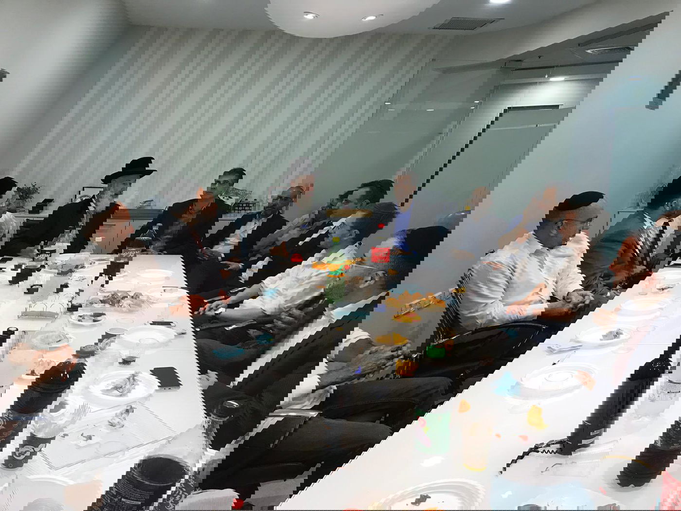 בכירי הפרקליטים הרימו כוסית עם סגן ראש העיר