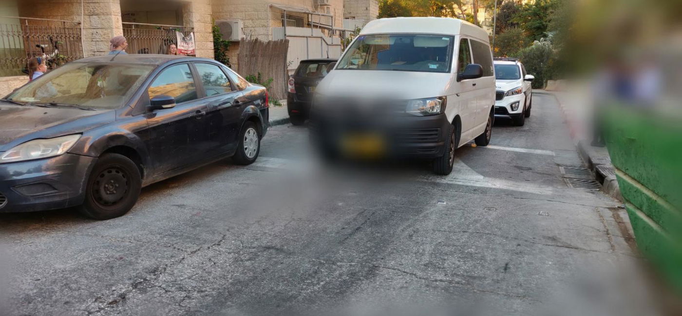 הזוי: כעסה על נהג ונטשה את רכבה באמצע הכביש