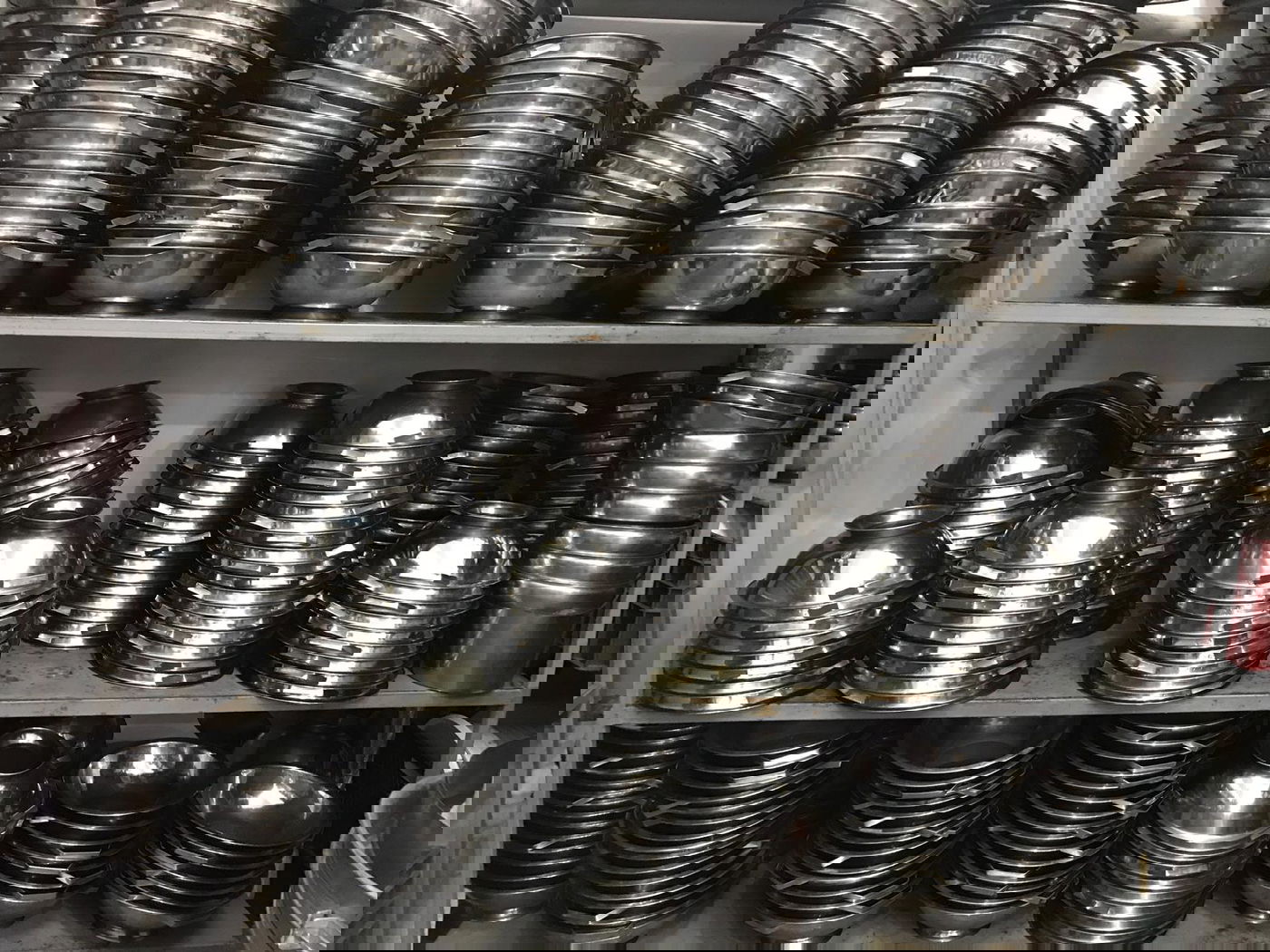 אומן: בשלניות סביב השעון ועשרות טונות בשר