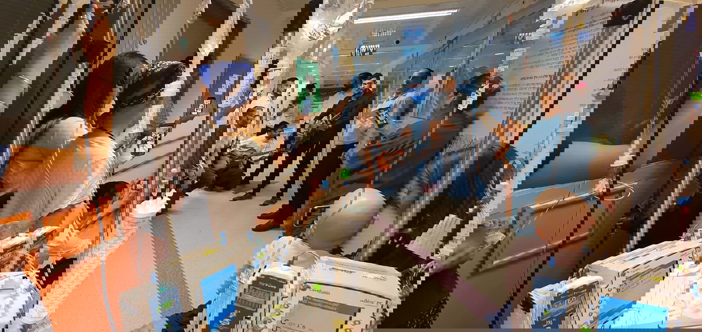 זכה ב'איש השנה' והלך משם ל...בית החולים