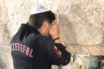 בתמונה: פאר טסי בכותל