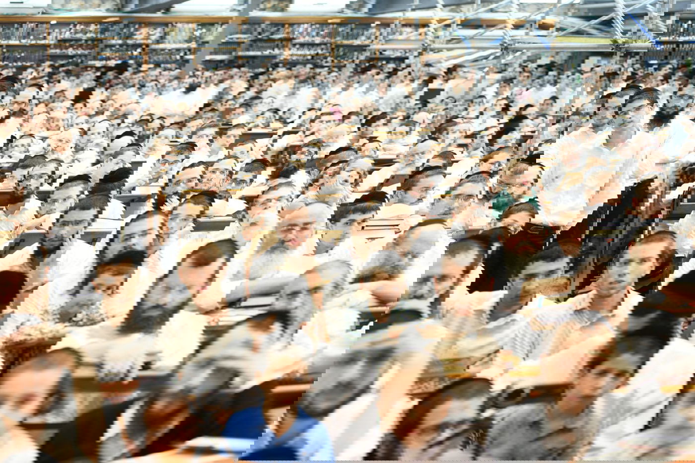 ערב יום הדין: אלפים הגיעו לשמוע את ראש הישיבה הגרי"ג אדלשטיין • תיעוד