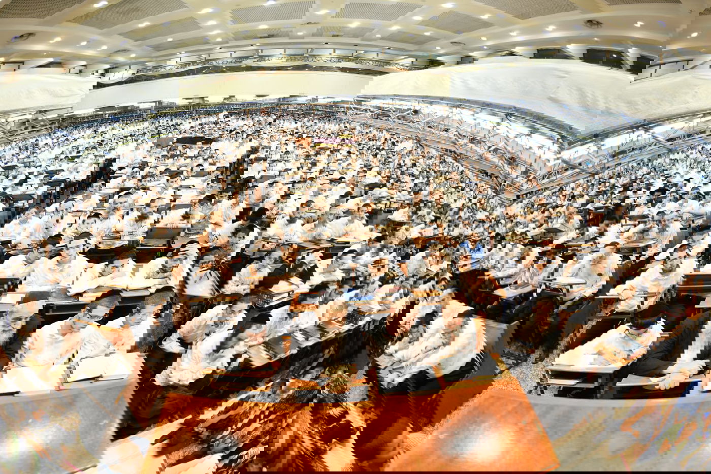 ערב יום הדין: אלפים הגיעו לשמוע את ראש הישיבה הגרי"ג אדלשטיין • תיעוד