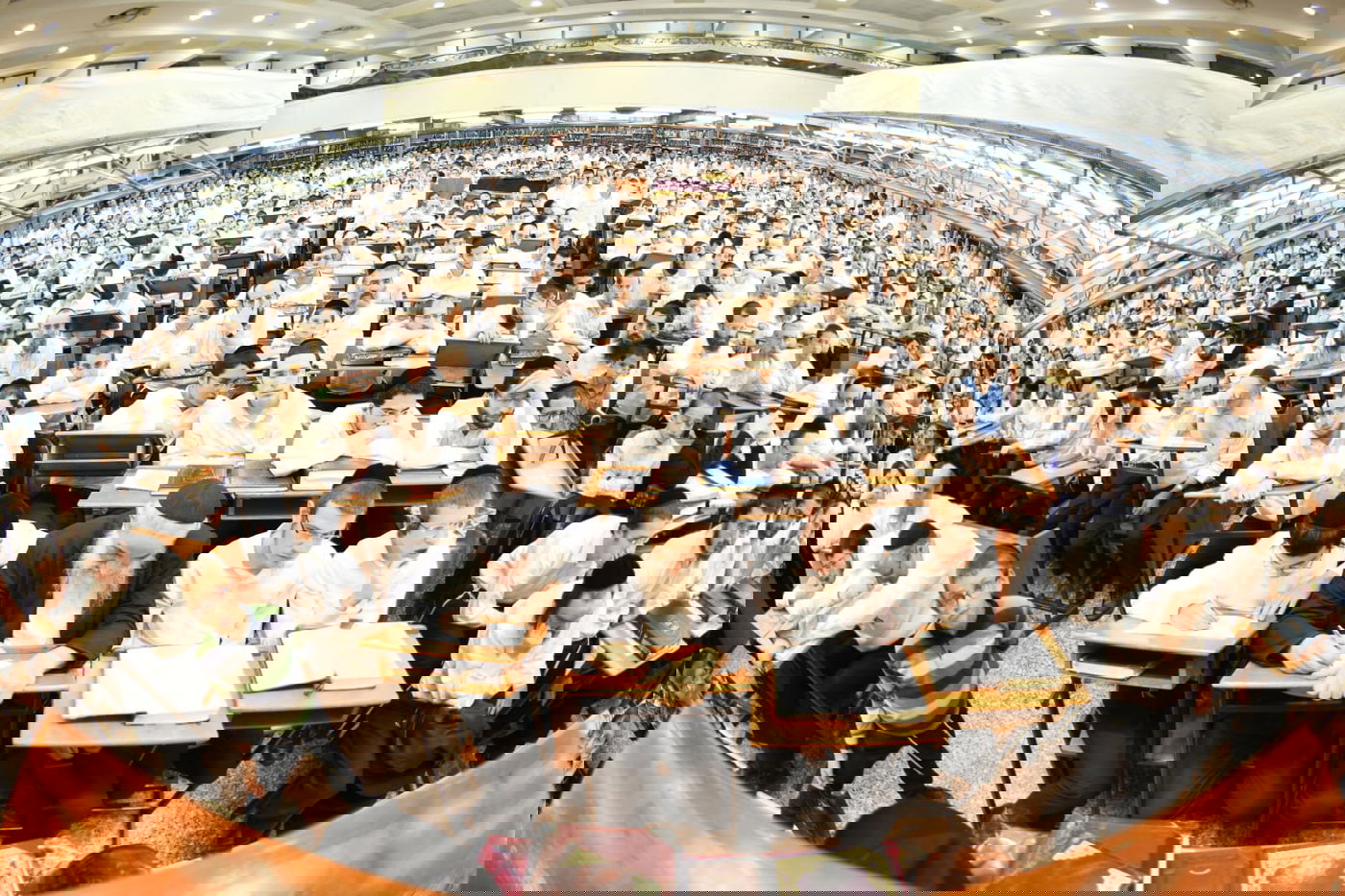 ערב יום הדין: אלפים הגיעו לשמוע את ראש הישיבה הגרי"ג אדלשטיין • תיעוד