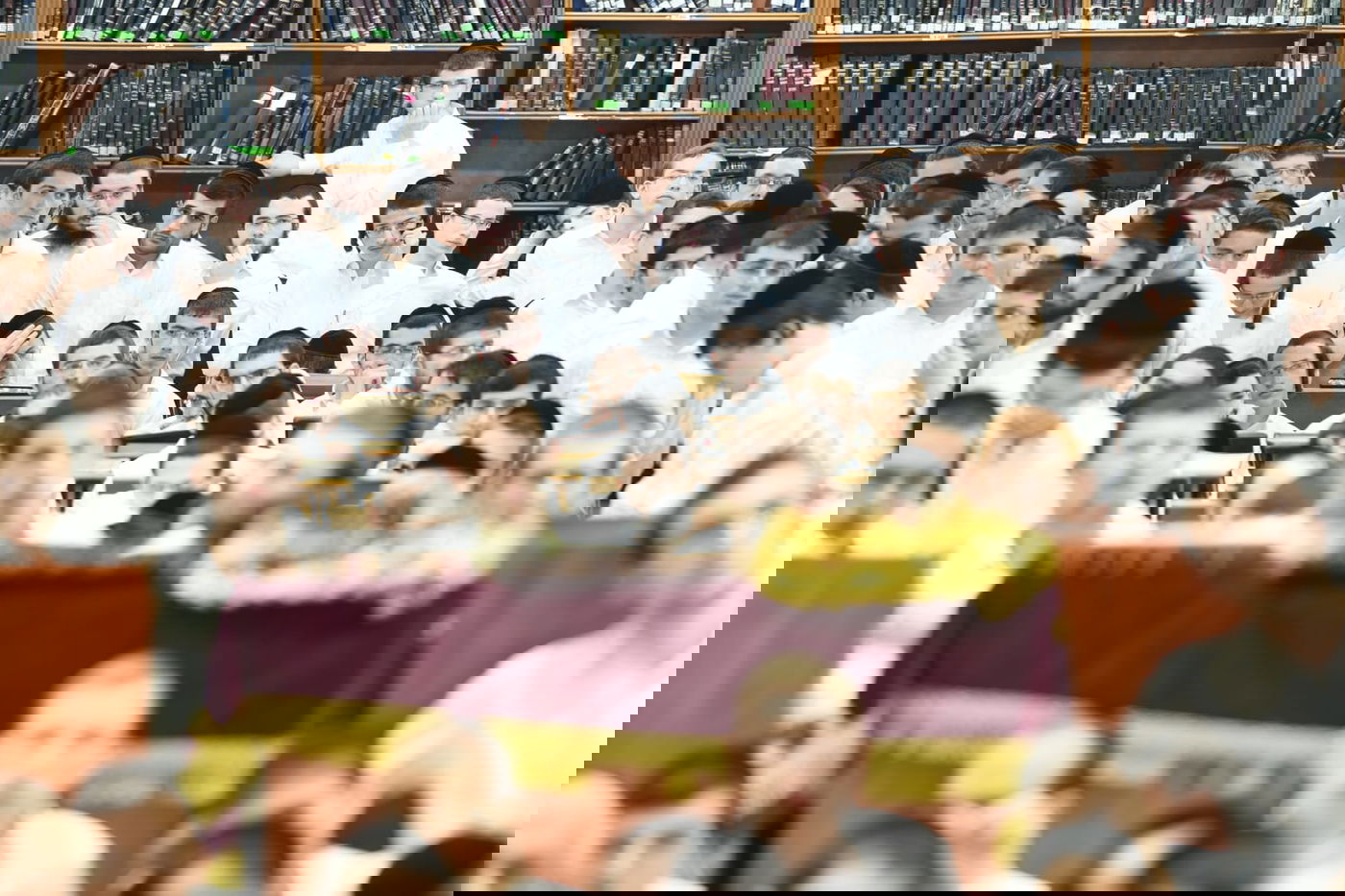 ערב יום הדין: אלפים הגיעו לשמוע את ראש הישיבה הגרי"ג אדלשטיין • תיעוד