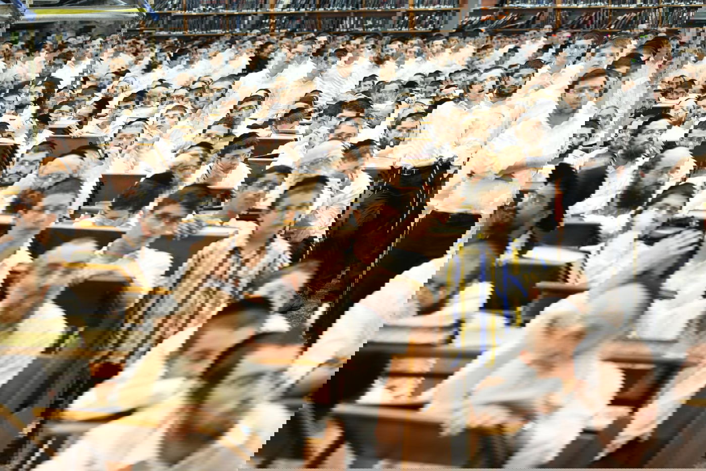 ערב יום הדין: אלפים הגיעו לשמוע את ראש הישיבה הגרי"ג אדלשטיין • תיעוד