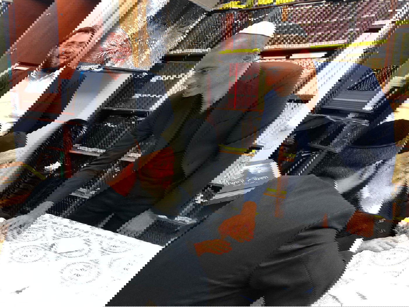 תיעוד: רמ"ט שר האוצר התברך משר התורה