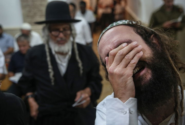 סליחה מבקשים, לא שרים // חיים אילוז