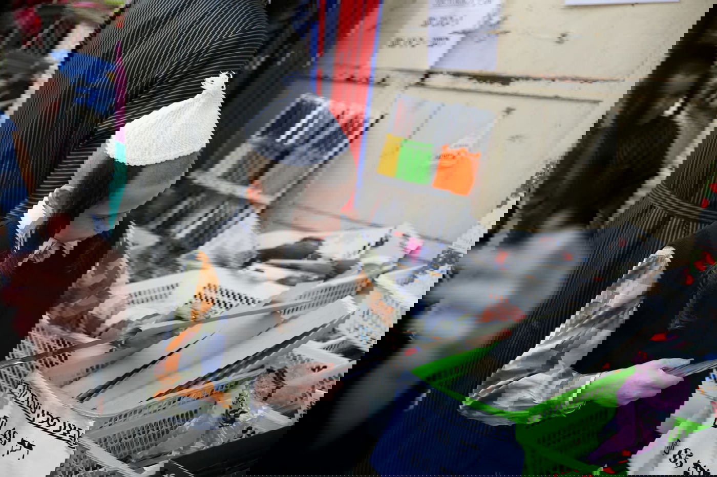 סגולת הסכינים לפרנסה - במאה שערים. צפו