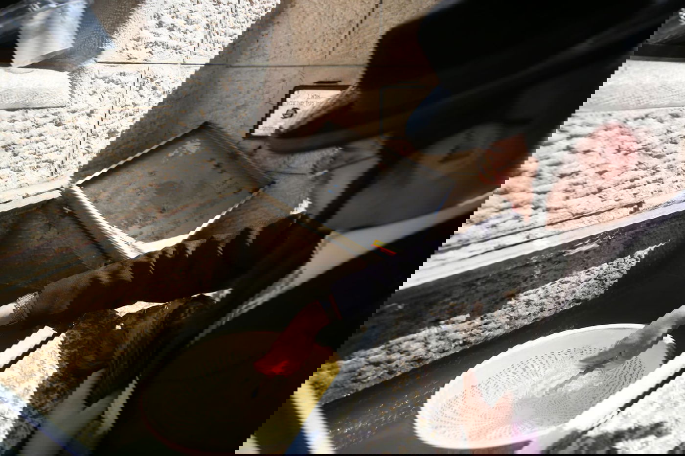 סגולת הסכינים לפרנסה - במאה שערים. צפו