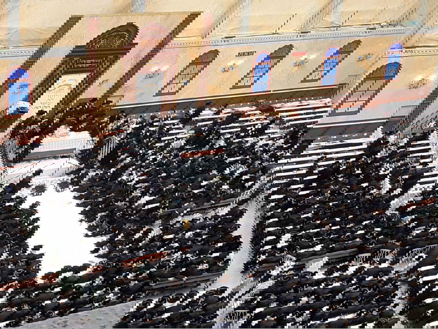 צפו: האדמו"ר מויז'ניץ במעמד נעילת החג