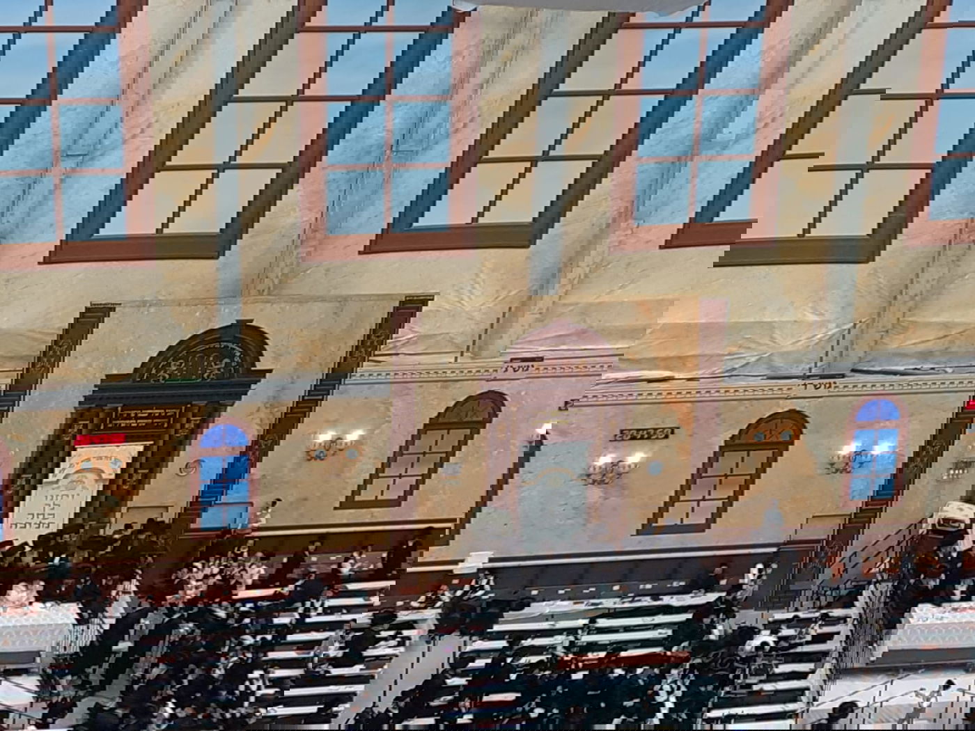 צפו: האדמו"ר מויז'ניץ במעמד נעילת החג