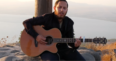 פינחס דולינסקי בסינגל קליפ חדש: בתוכי מתחבא