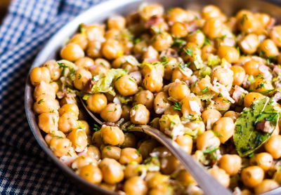 סלט גרגרי חומוס מהיר וטעים