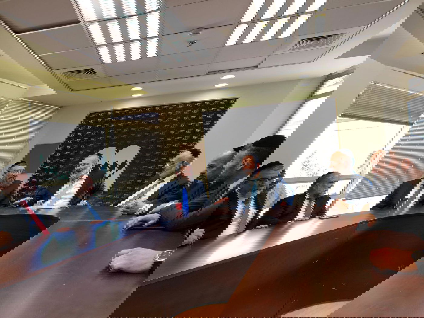 לפיד הודיע: "מוותר על הרוטציה - בשביל ממשלת אחדות"