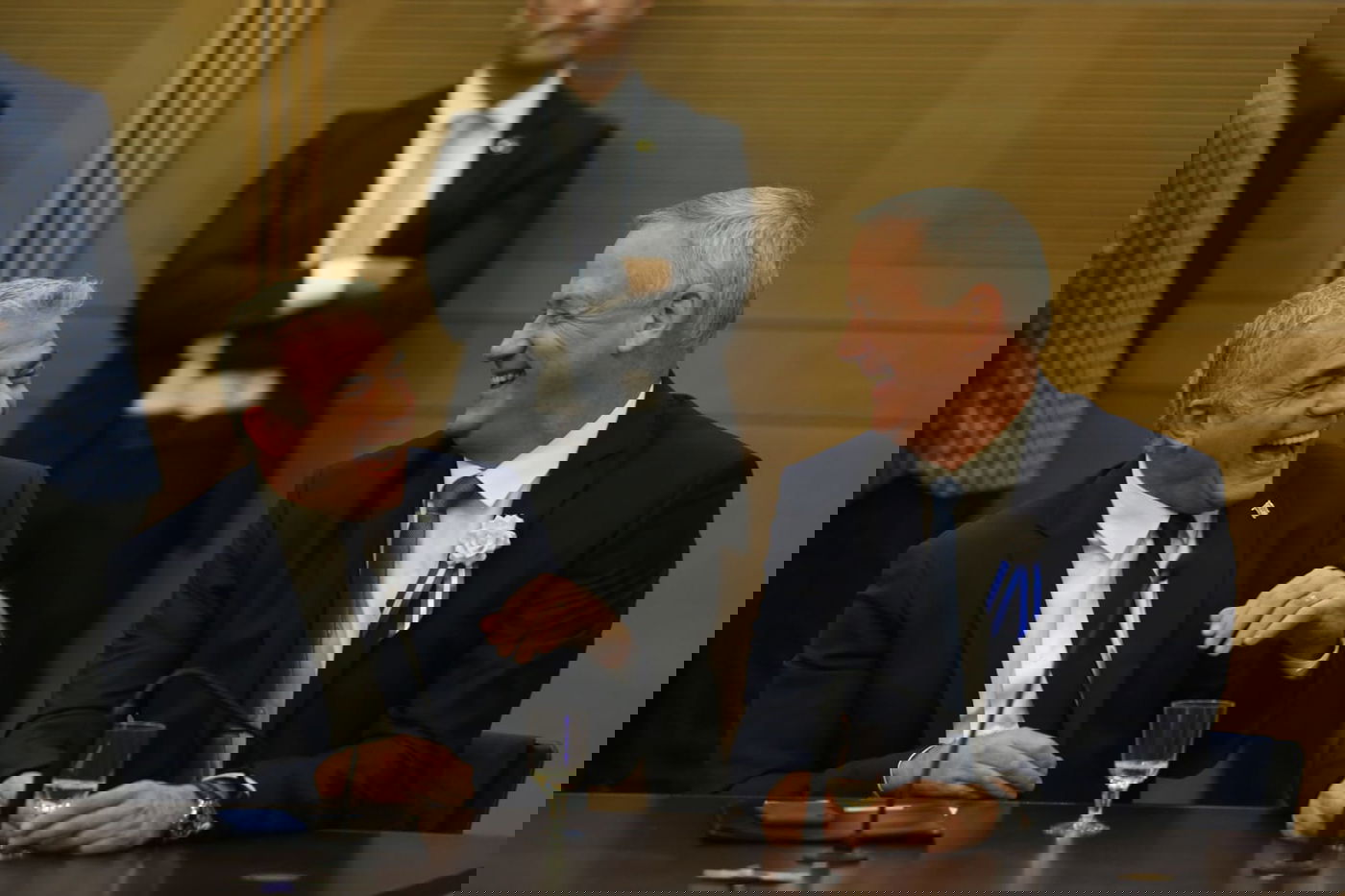 לפיד הודיע: "מוותר על הרוטציה - בשביל ממשלת אחדות"