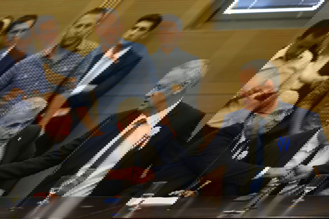 לפיד הודיע: "מוותר על הרוטציה - בשביל ממשלת אחדות"