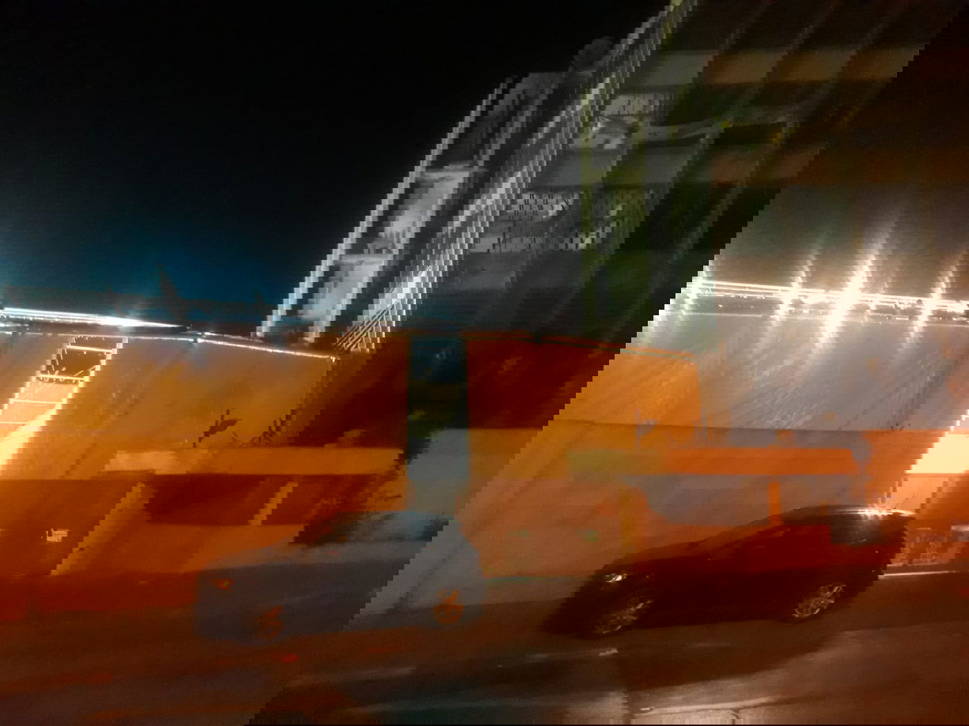 אולם הטישים מבחוץ