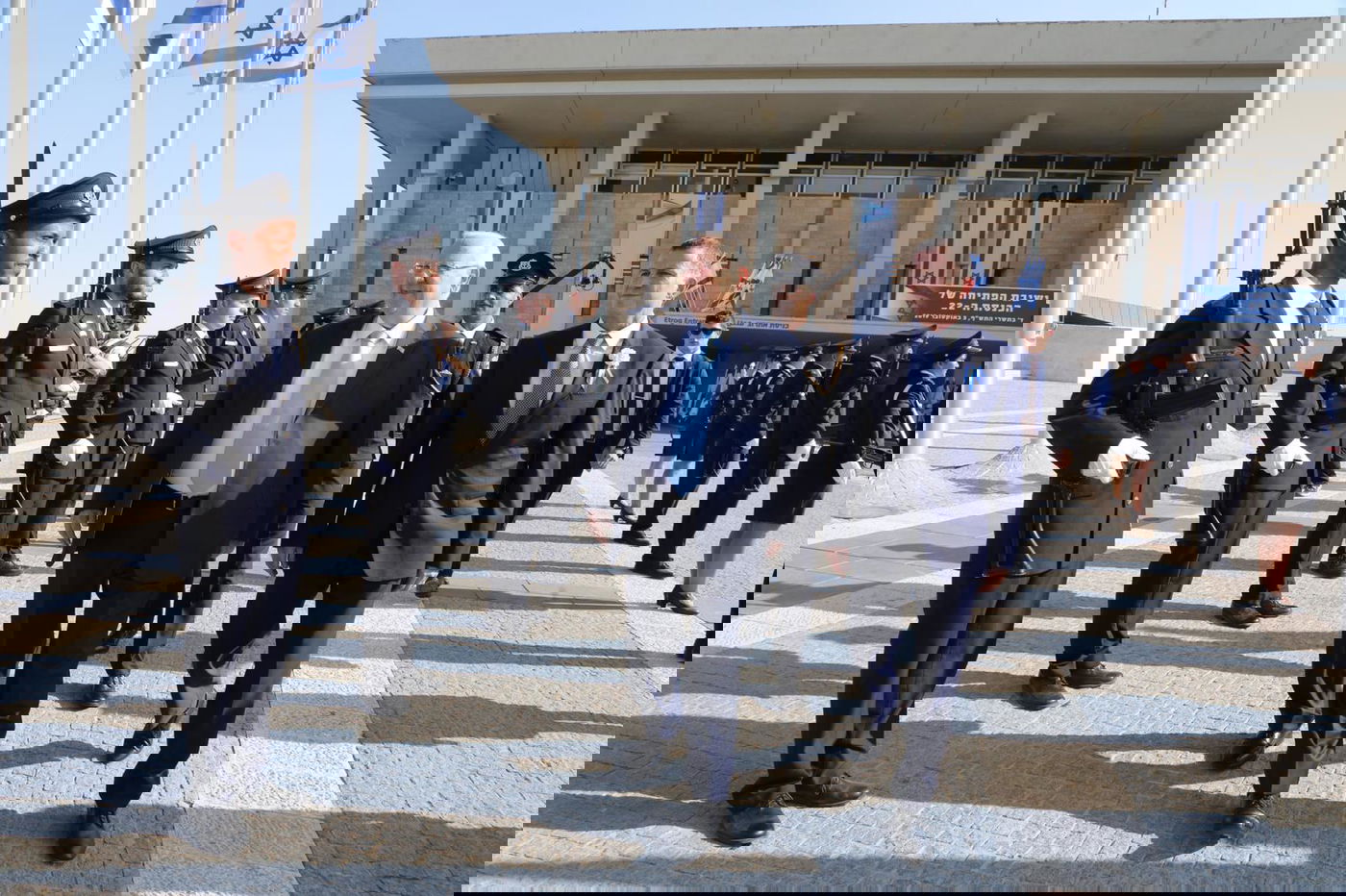 הנשיא ריבלין: "האזרחים הוציאו לכם כרטיס אדום"