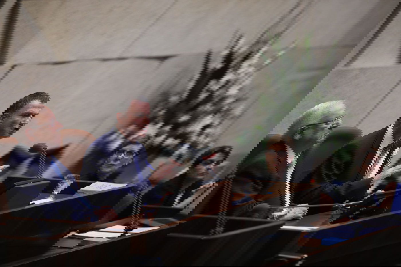 הנשיא ריבלין: "האזרחים הוציאו לכם כרטיס אדום"