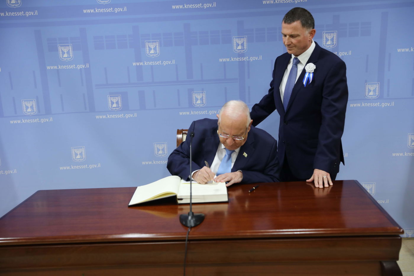 הנשיא ריבלין: "האזרחים הוציאו לכם כרטיס אדום"