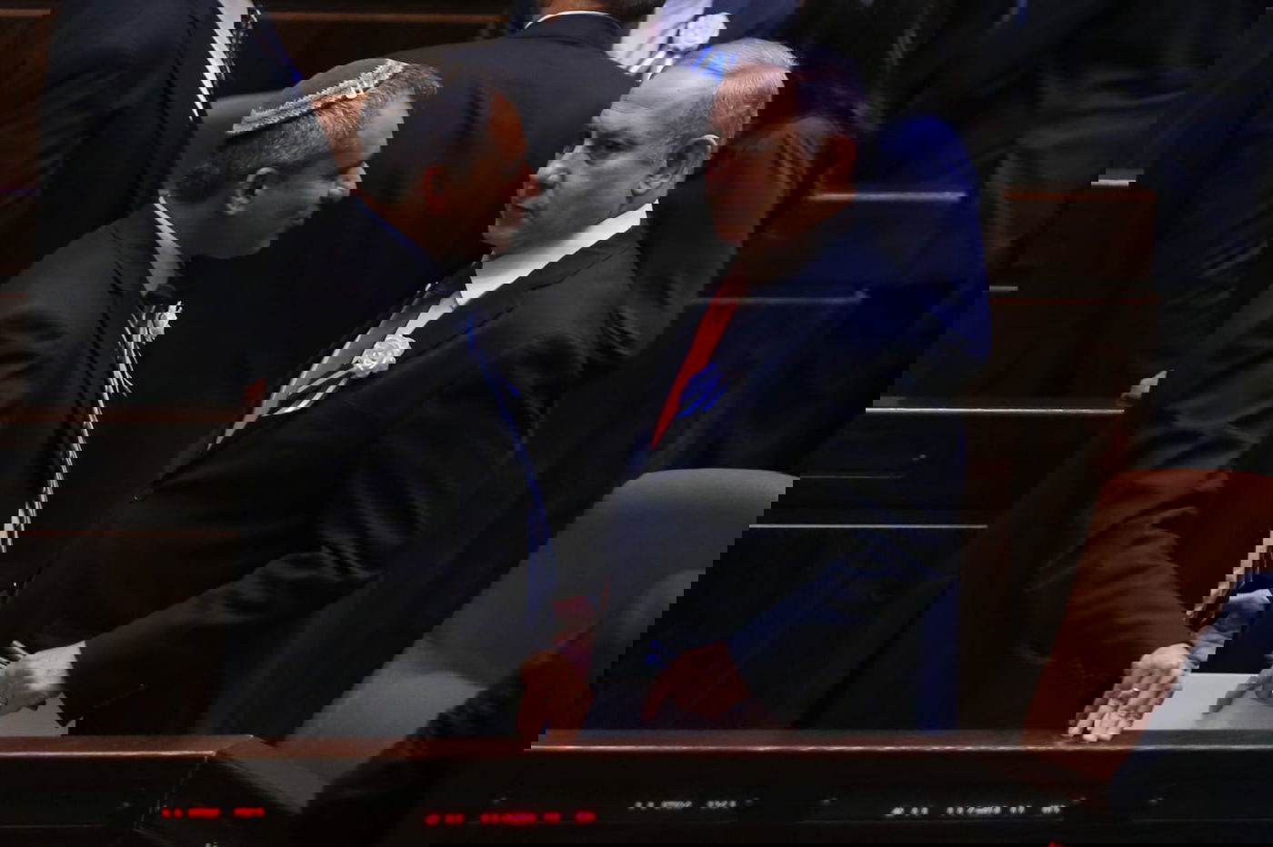 הנשיא ריבלין: "האזרחים הוציאו לכם כרטיס אדום"