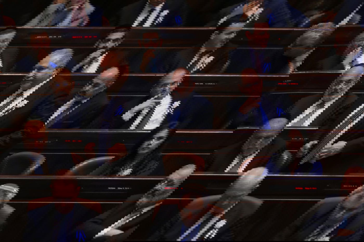 הנשיא ריבלין: "האזרחים הוציאו לכם כרטיס אדום"