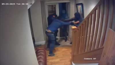 הייתם מעזים? הגבר נלחם בארבעה שודדים