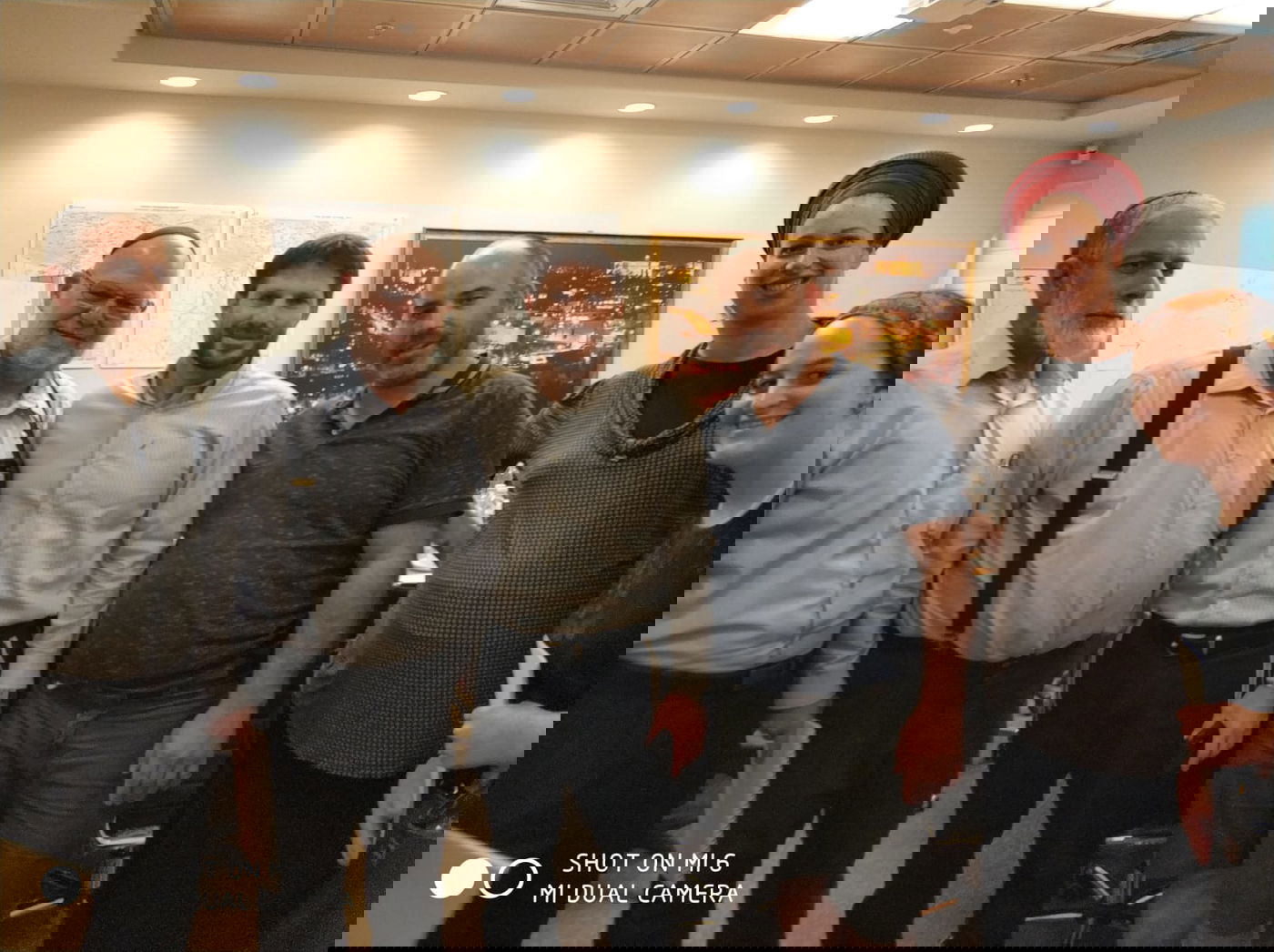 התושבים בפגישה עם השר