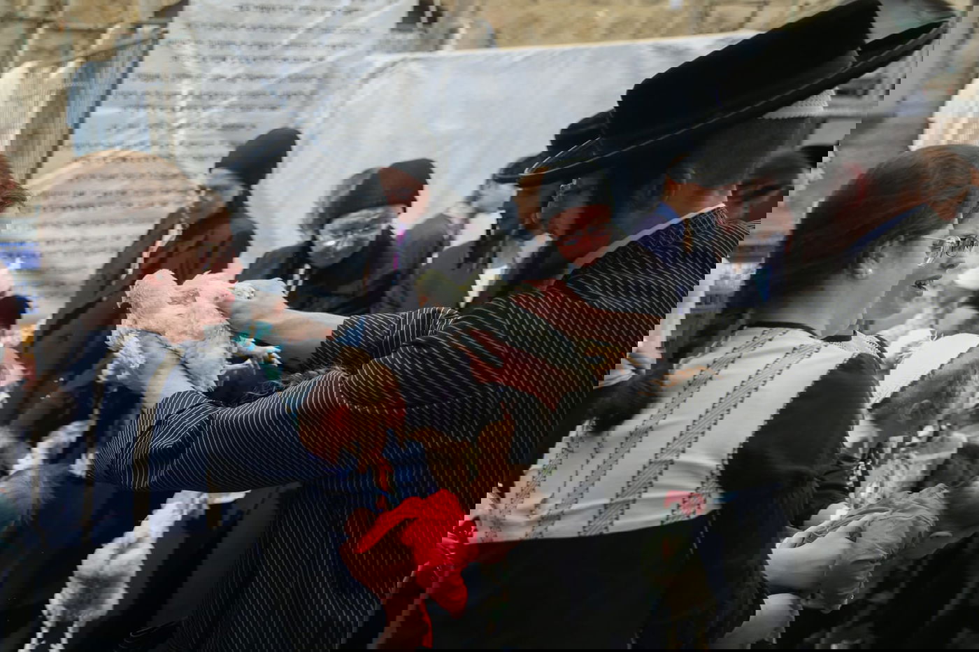 צפו: הירושלמים ערכו 'כפרות' על תרנגולים