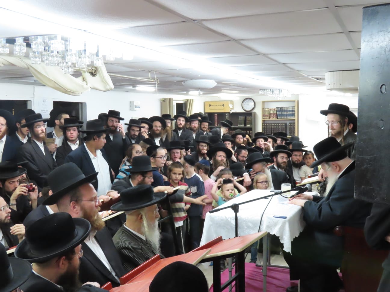 ראב"ד 'העדה' הגיע לשכונת המריבה בבית שמש • תיעוד