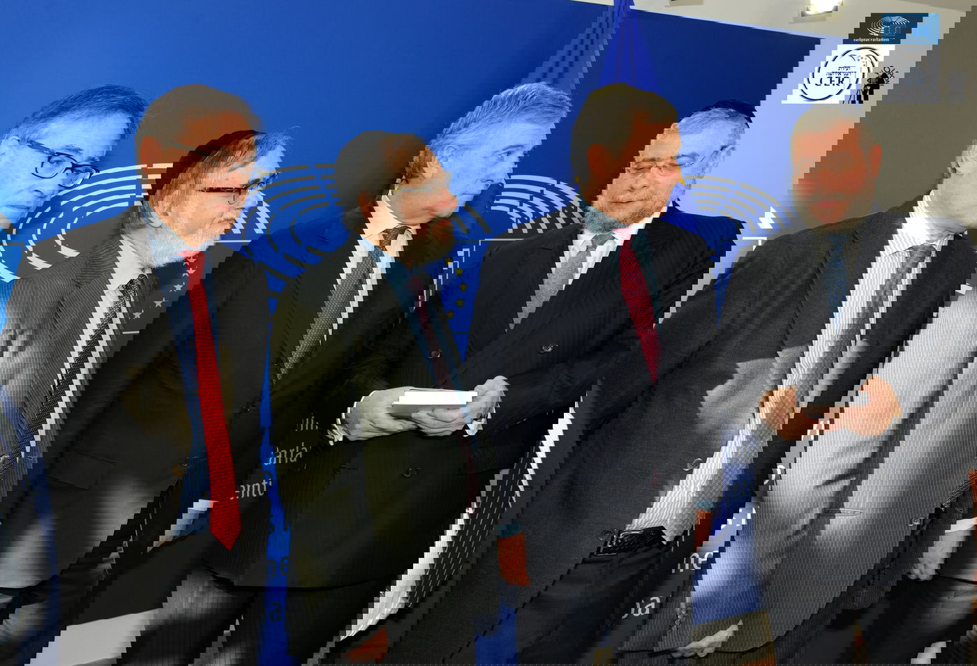 הרב גולדשמידט והרב גיגי עם ראשי האיחוד,